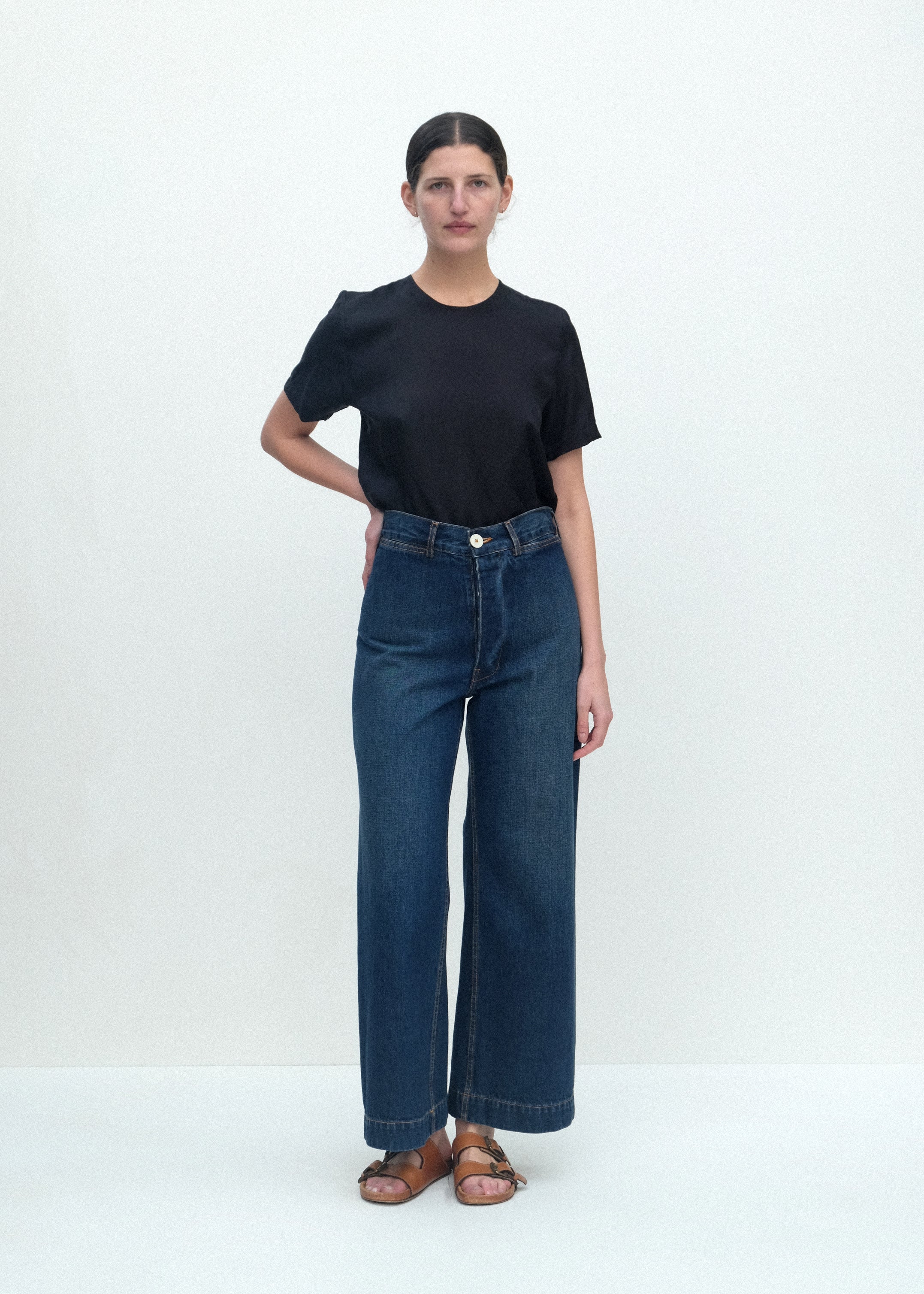 Steinem Tee - Black - Jesse Kamm
