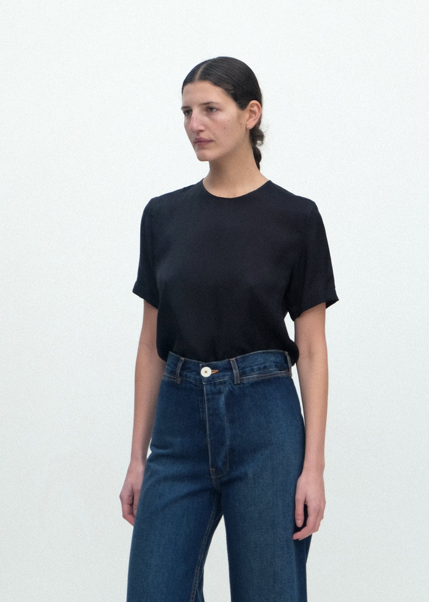 Steinem Tee - Black - Jesse Kamm