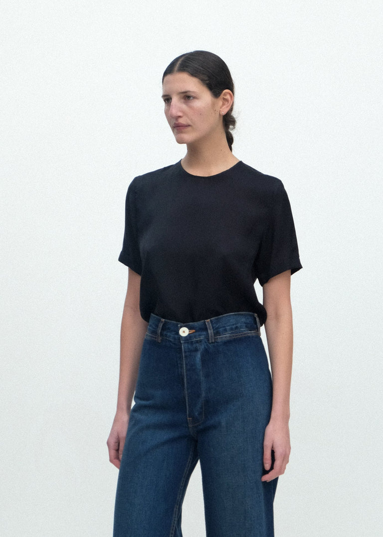 Steinem Tee - Black - Jesse Kamm